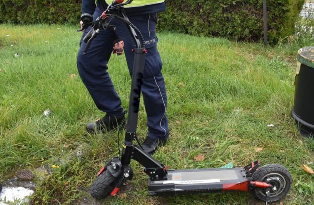 nastolatek wjechał w samochód hulajnogą