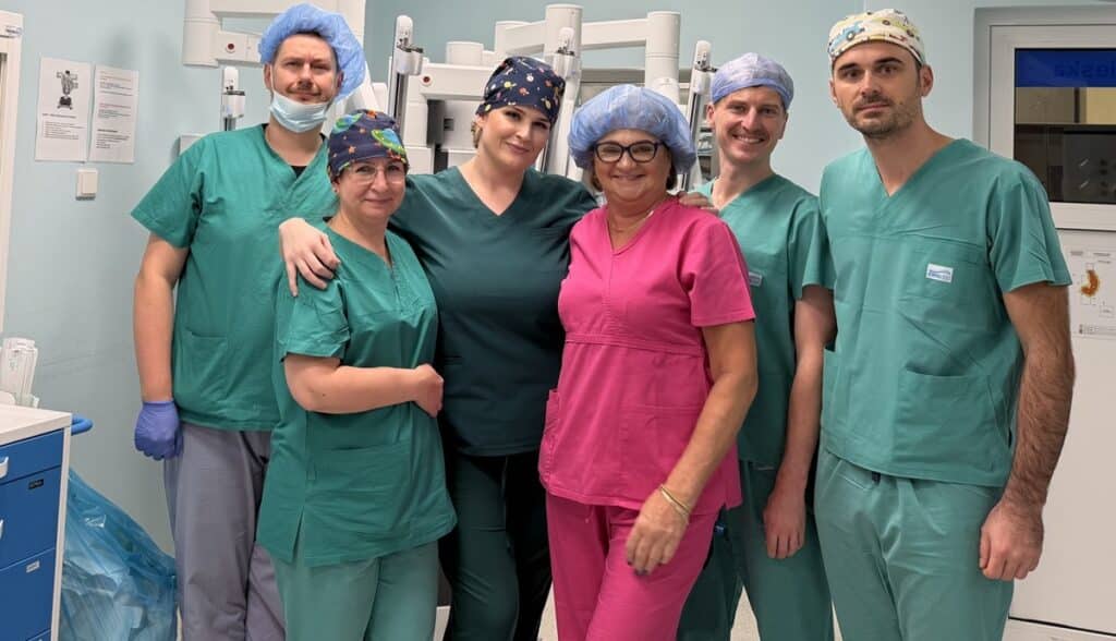 Pierwsza taka operacja w regionie zakończyła się spektakularnym sukcesem. - W Olsztynie robot przeprowadził przełomowy zabieg. Pierwsza taka operacja w regionie