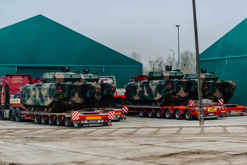 Borsuki już niebawem wyjadą na poligon. - Pierwsze „Borsuki” dotarły na Mazury. Czy to nowa era polskiej armii?