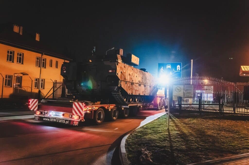 Borsuki już niebawem wyjadą na poligon. - Pierwsze „Borsuki” dotarły na Mazury. Czy to nowa era polskiej armii?