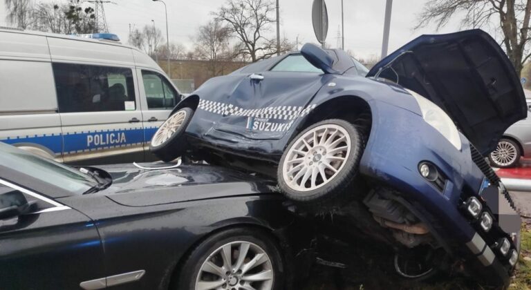 kolizja dwóch aut w Olsztynie