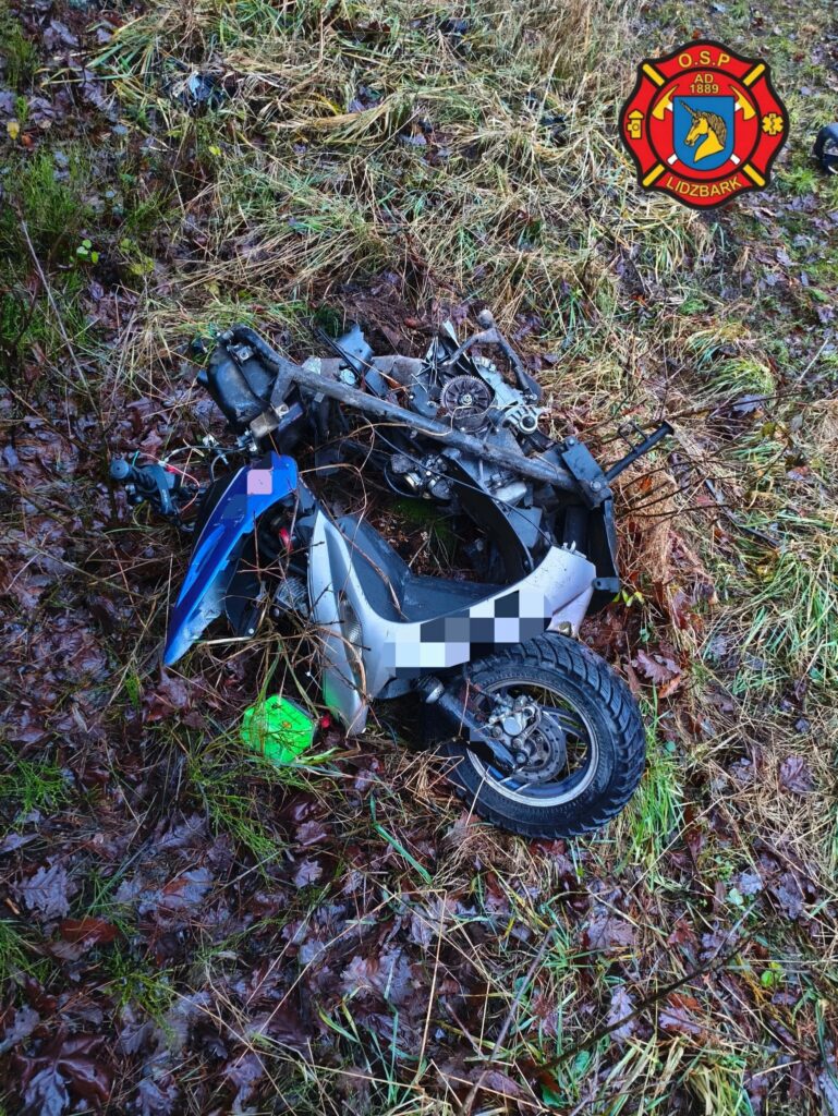 Nieszczęśliwe zdarzenie na trasie wojewódzkiej. - Droga wojewódzka 541 zablokowana. Samochód osobowy zderzył się z motorowerem