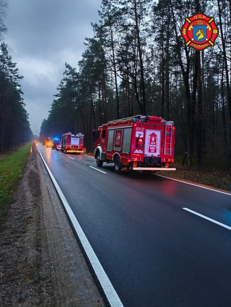 Nieszczęśliwe zdarzenie na trasie wojewódzkiej. - Droga wojewódzka 541 zablokowana. Samochód osobowy zderzył się z motorowerem