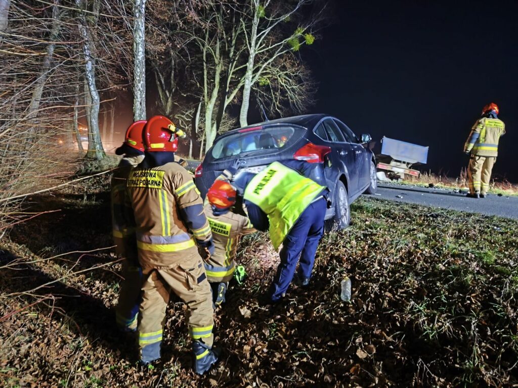 Wypadek na drodze powiatowej. - Zderzenie osobówki z dostawczakiem. Jedna osoba trafiła do szpitala