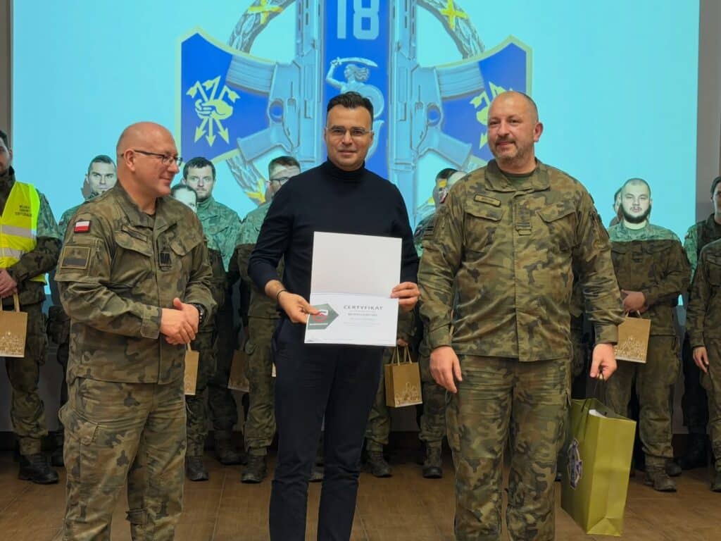 Minister Maciej Wróbel wziął udział w szkoleniu survivalowowym WOT. - MON uruchamia darmowe kursy przetrwania. Minister Wróbel sam przeszedł szkolenie