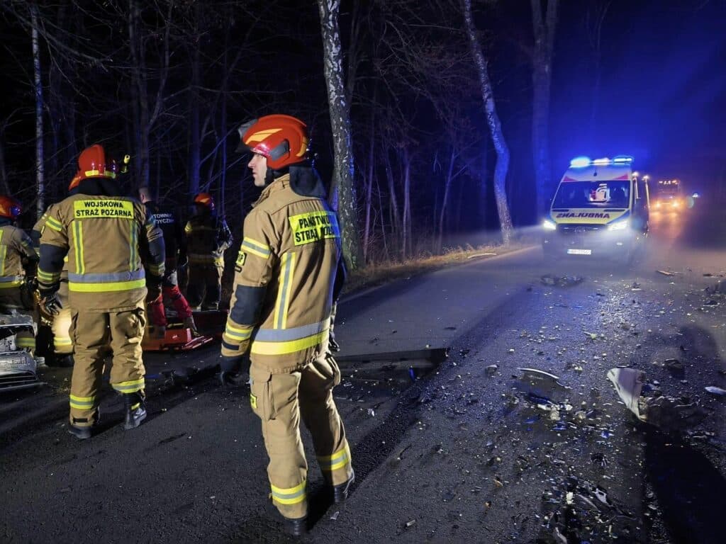 Wypadek na drodze powiatowej. - Zderzenie osobówki z dostawczakiem. Jedna osoba trafiła do szpitala