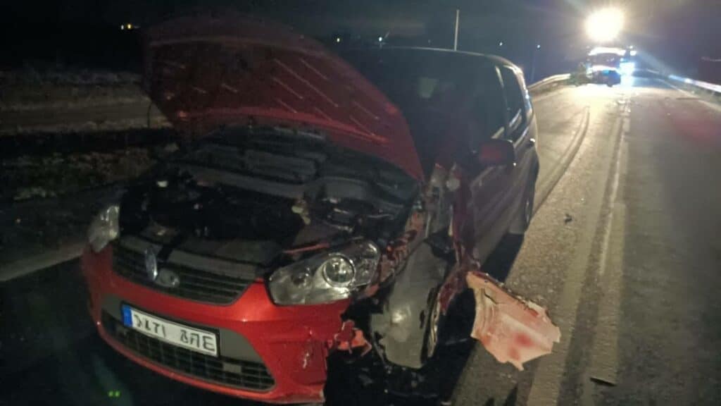 25-latek nagle zjechał na przeciwny pas ruchu. - Karambol na drodze krajowej na Mazurach. Pogotowie zabrało 5 osób