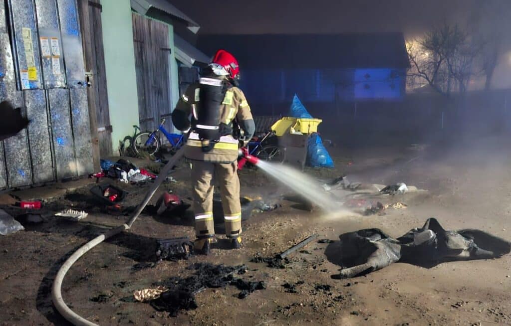 Pożar wybuchł w czasie prac w garażu. - Mężczyzna poparzony podczas wymiany zbiornika LPG w samochodzie