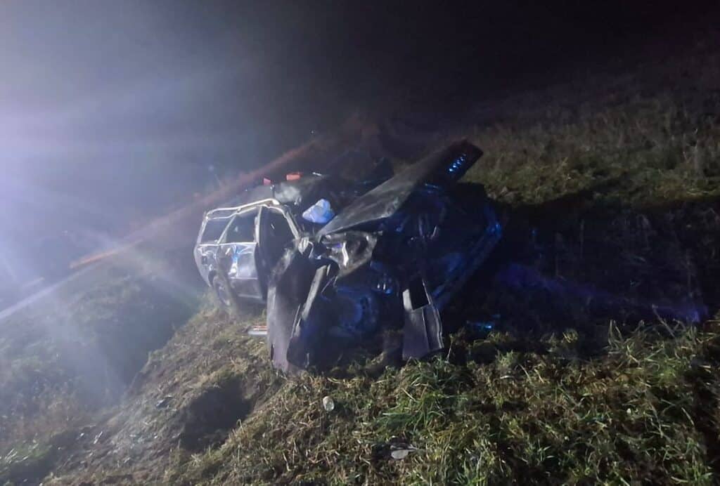 Bulwersujące kulisy wypadku samochodowego na Mazurach. - Trzej uczestnicy wypadku zostawili rannych i uciekli z miejsca zdarzenia