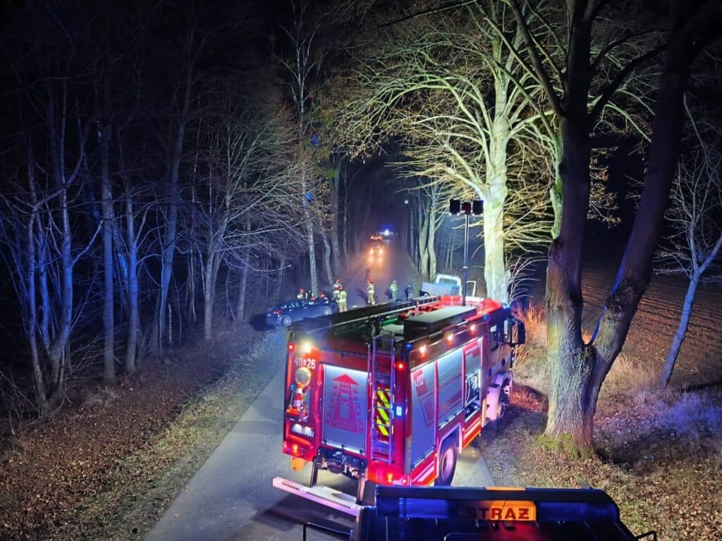 Wypadek na drodze powiatowej. - Zderzenie osobówki z dostawczakiem. Jedna osoba trafiła do szpitala