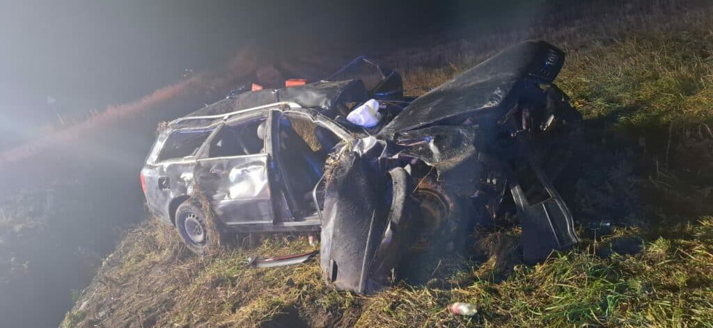 Bulwersujące kulisy wypadku samochodowego na Mazurach. - Trzej uczestnicy wypadku zostawili rannych i uciekli z miejsca zdarzenia