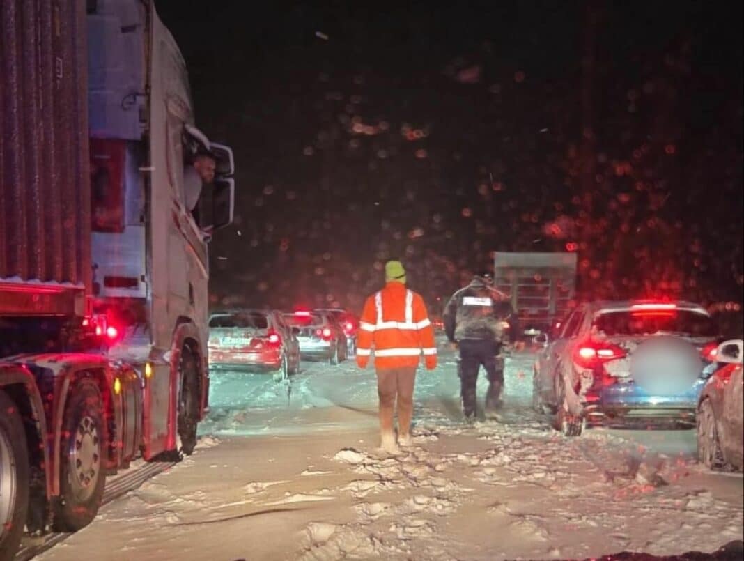 Droga S7 całkowicie zablokowana. Trasa nieprzejezdna w obu kierunkach