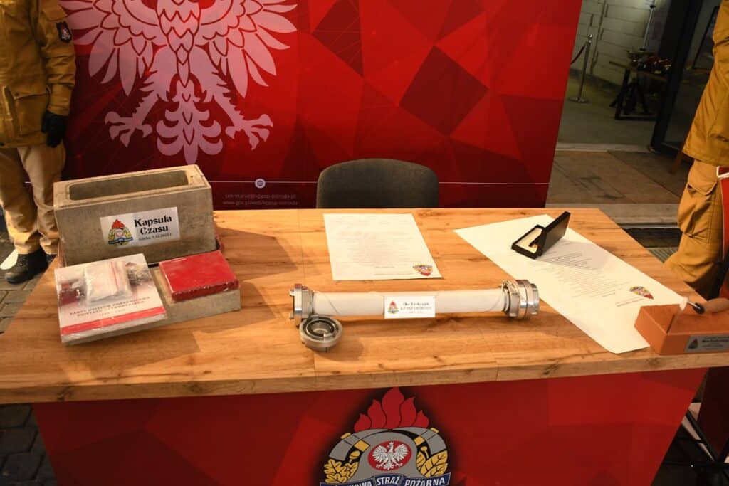 Akt erekcyjny trafił do kapsuły czasu. - Strażacy z Mazur doczekają się nowej siedziby