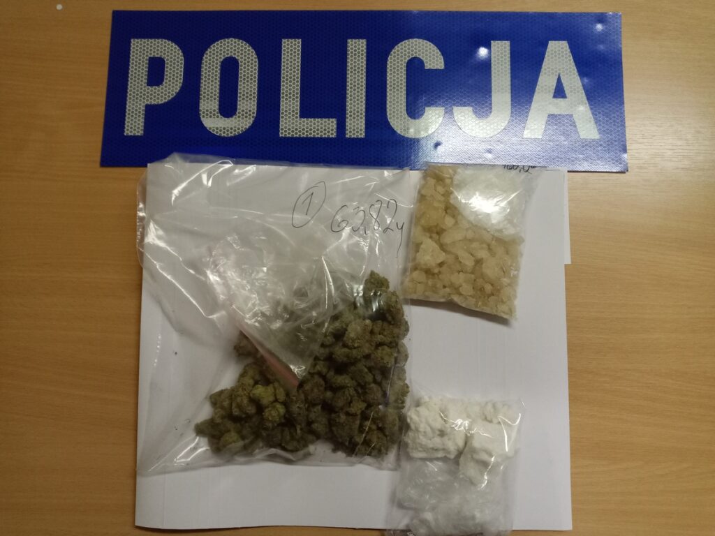 Myślisz, że znasz swoich sąsiadów? - Policyjna akcja na olsztyńskim Zatorzu. Dwóch 31-latków zatrzymanych w mieszkaniu