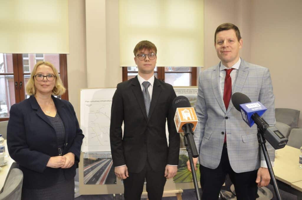 8 linii tramwajowych w Olsztynie? Opozycja odpala polityczną bombę. - Tramwaje do Bartąga, wiadukty nad rondem i przy Galerii Warmińskiej? Ambitny plan radnego