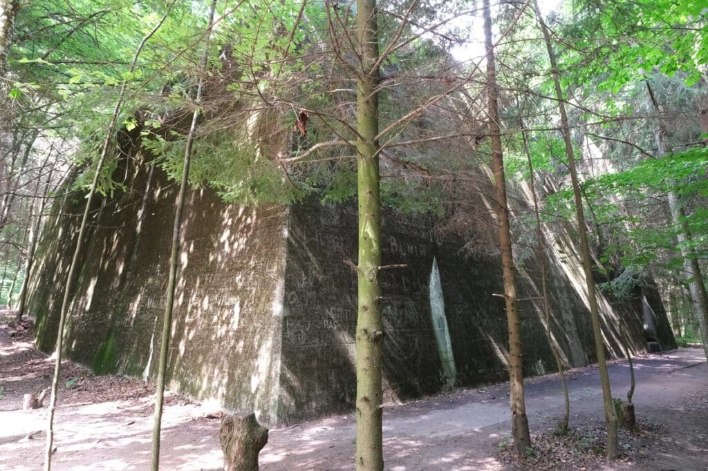 To miejsce na Mazurach przez lata owiane było tajemnicą. - Tajne centrum dowodzenia III Rzeszy na Mazurach. To tu ukryta jest Bursztynowa Komnata?