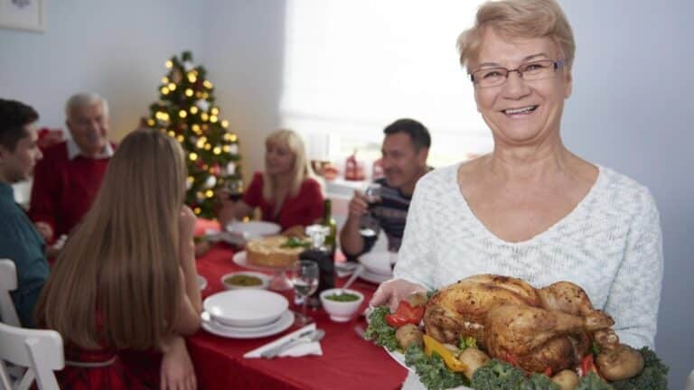 mięso na światecznym bożonarodzeniowym stole