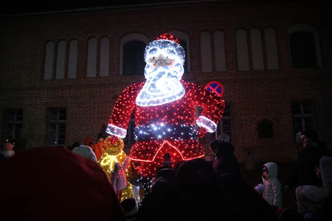 Jak z bajki? Świąteczne iluminacje Olsztyna rozbłysły na Starym Mieście
