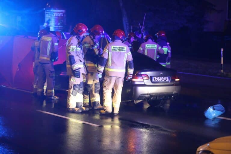 Śmiertelny wypadek na al. Warszawskiej. 48-latek zginął pod kołami dwóch aut