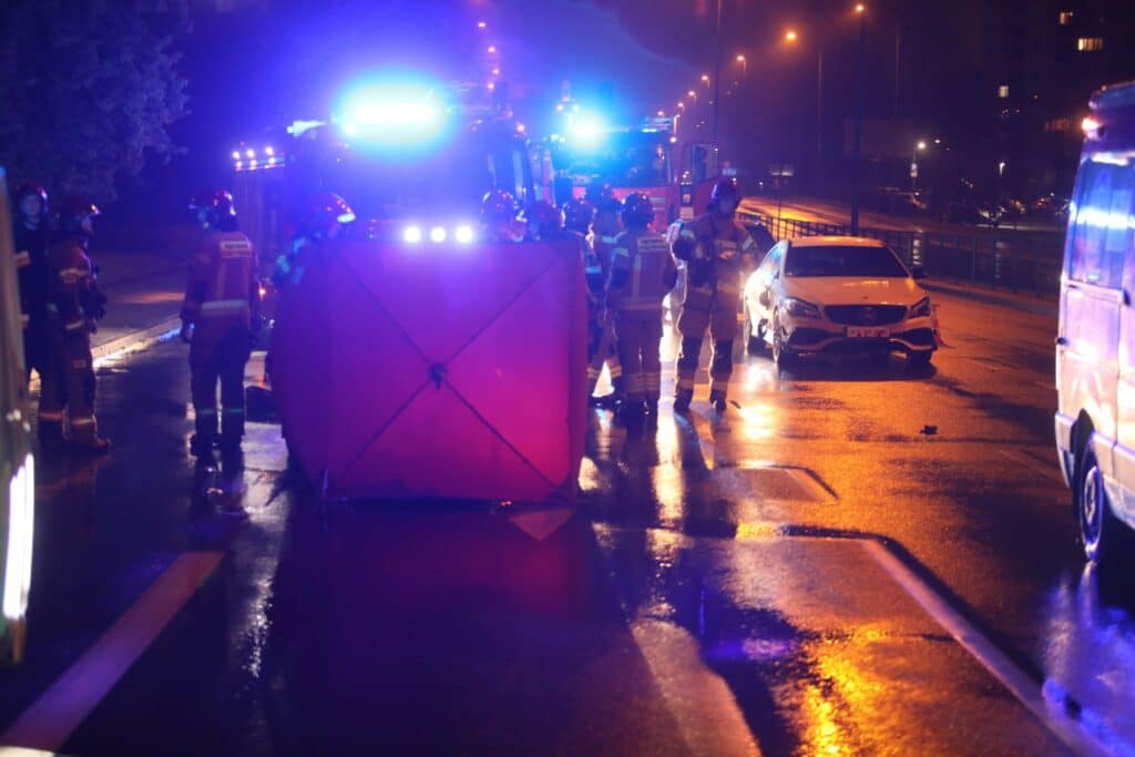 Został potrącony przez mercedesa, odbił się od pojazdu i wpadł pod koła bmw. - Śmiertelny wypadek w centrum Olsztyna. 48-latek zginął pod kołami dwóch aut