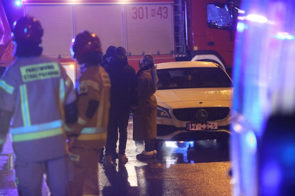 Został potrącony przez mercedesa, odbił się od pojazdu i wpadł pod koła bmw. - Śmiertelny wypadek w centrum Olsztyna. 48-latek zginął pod kołami dwóch aut