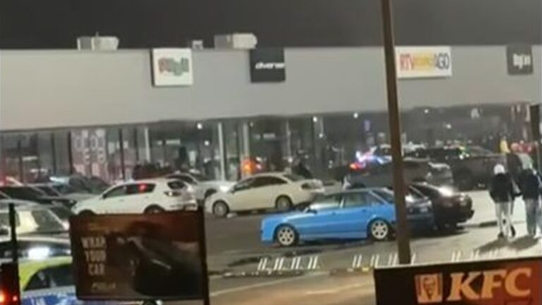 nielegalny zlot aut w Giżycku