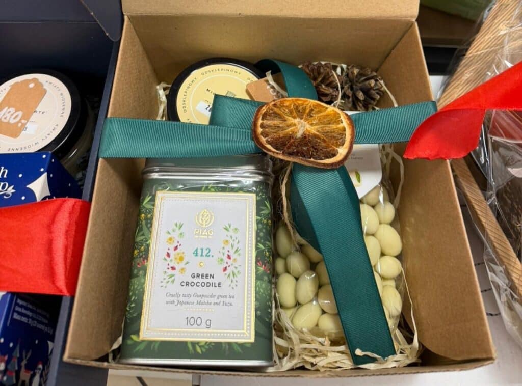 Panettone, włoskie przysmaki i luksusowe pudełka prezentowe. Najpiękniejsze prezenty kupisz w jednym miejscu. - Takich świątecznych prezentów w Olsztynie jeszcze nie było. Zobacz, co oferują Delikatesy Na Zdrowie