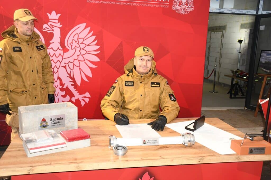 Akt erekcyjny trafił do kapsuły czasu. - Strażacy z Mazur doczekają się nowej siedziby