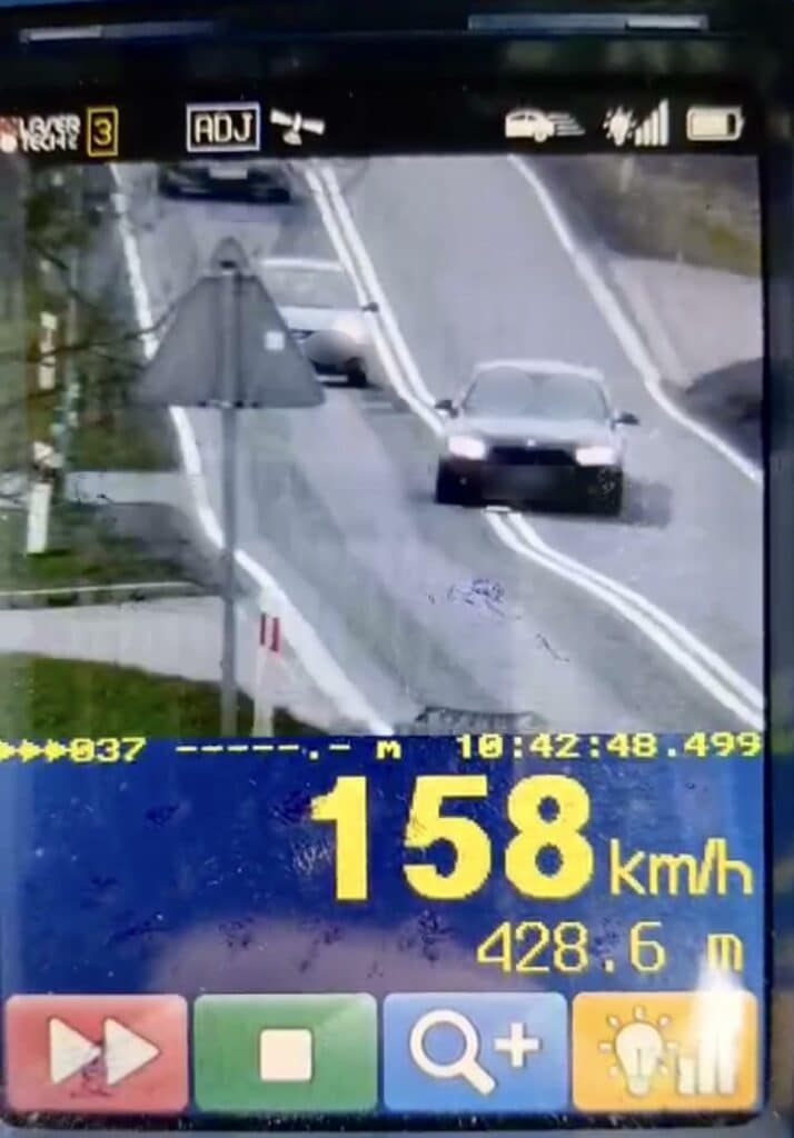 Skąd się biorą stereotypy o kierowcach BMW? - 25-latek w BMW zgarnął 20 punktów za jednym razem. Ekstremalna prędkość to nie wszystko