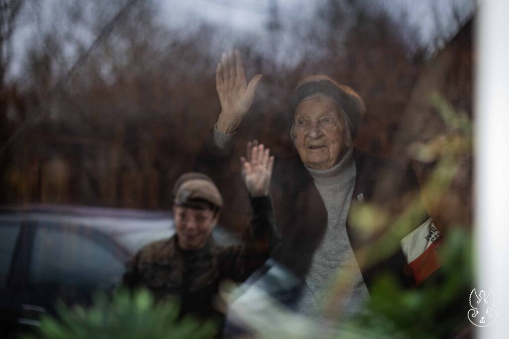 Przed świętami zapukali do drzwi kombatantów. - Terytorialsi odwiedzili kombatantów na Warmii i Mazurach