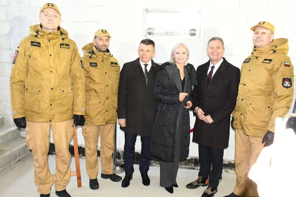 Akt erekcyjny trafił do kapsuły czasu. - Strażacy z Mazur doczekają się nowej siedziby