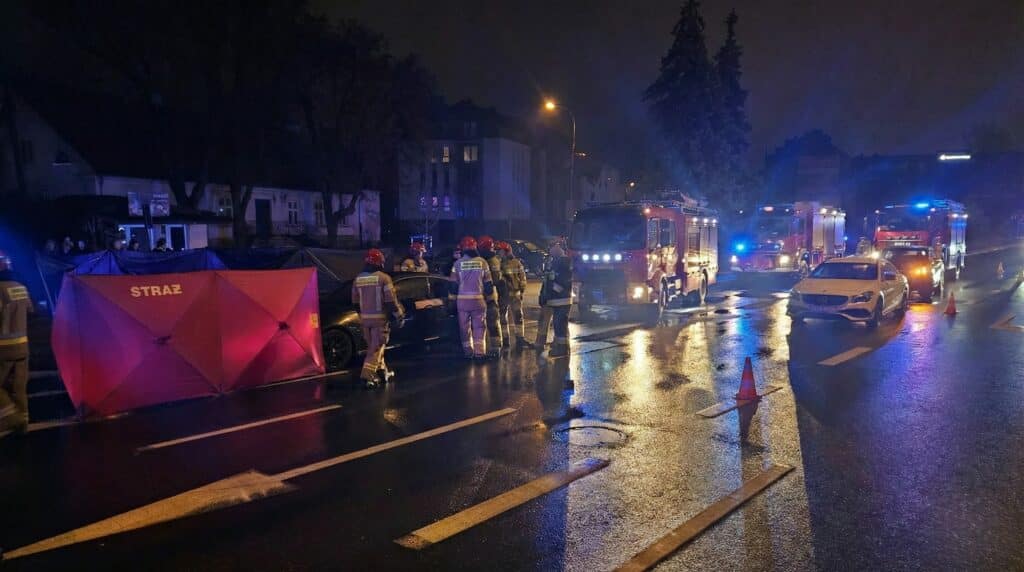 Został potrącony przez mercedesa, odbił się od pojazdu i wpadł pod koła bmw. - Śmiertelny wypadek w centrum Olsztyna. 48-latek zginął pod kołami dwóch aut