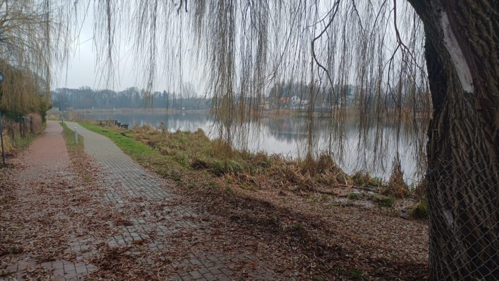 Radni odkryli skandal przy budowie mola. - Najdłuższe polskie molo z Mazur oszustwem? Prokuratura postawiła zarzuty