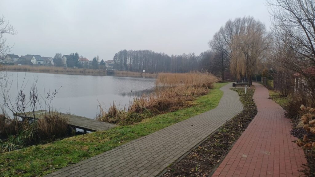 Radni odkryli skandal przy budowie mola. - Najdłuższe polskie molo z Mazur oszustwem? Prokuratura postawiła zarzuty