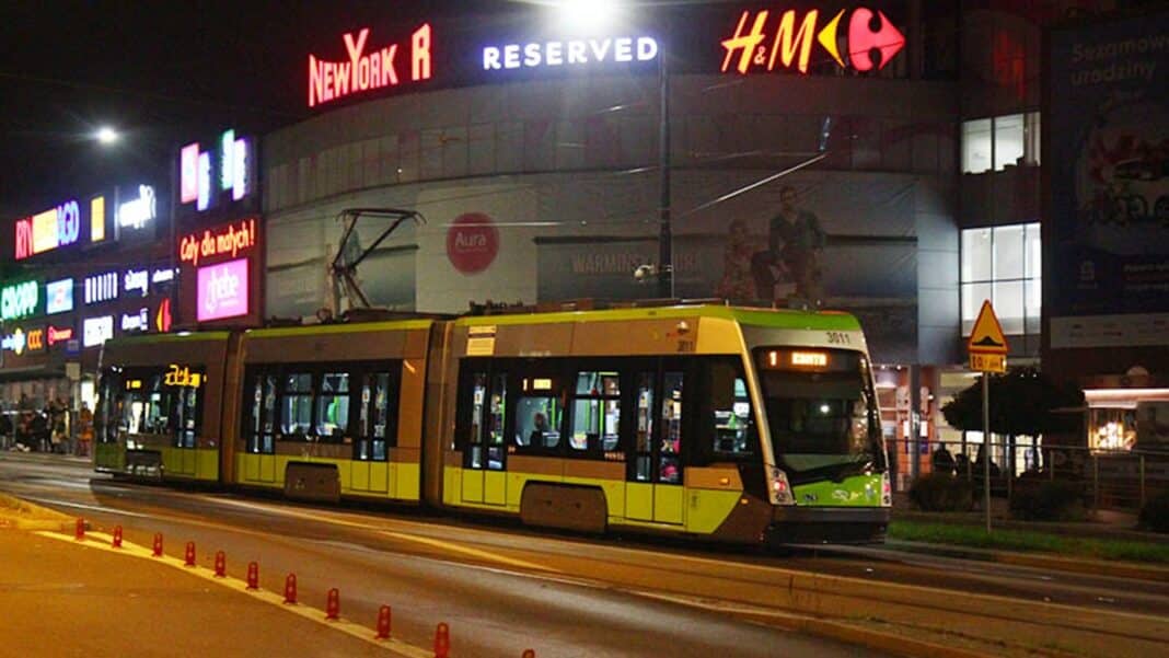 tramwaj nocą