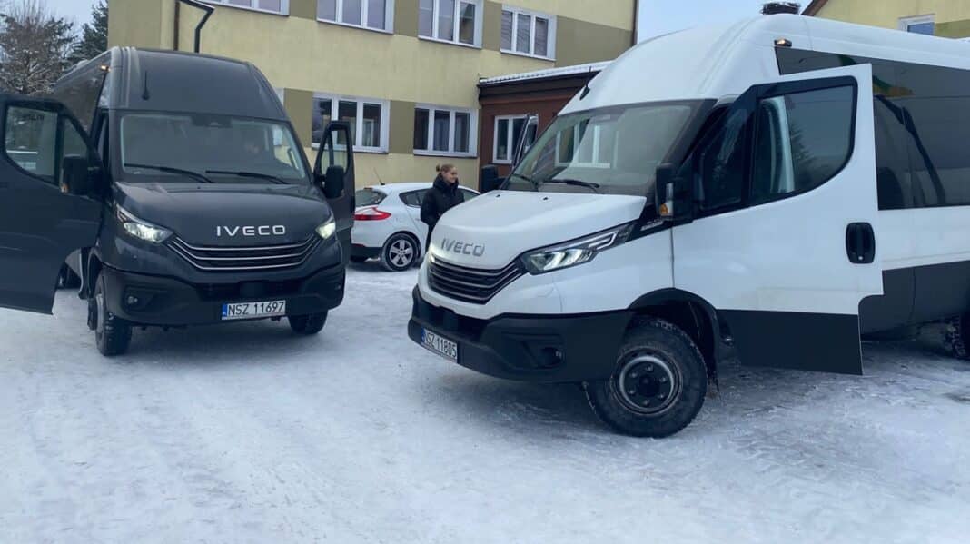dwa nowe autobusy w gminie Rozogi