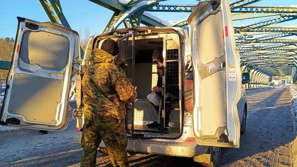 obcokrajowiec odpowadzony na granicę przez straż miejską