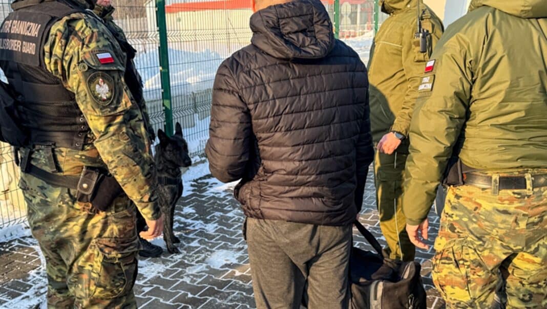 cudzoziemcy opuszczają polskę