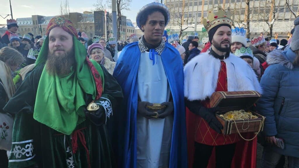 Mieszkańcy i Trzej Królowie oddali pokłon Jezusowi. - Olsztyn świętował Objawienie Pańskie z Trzema Królami. Tłumy na ulicach