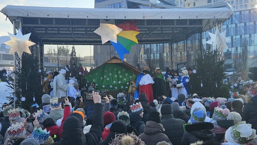 Mieszkańcy i Trzej Królowie oddali pokłon Jezusowi. - Olsztyn świętował Objawienie Pańskie z Trzema Królami. Tłumy na ulicach