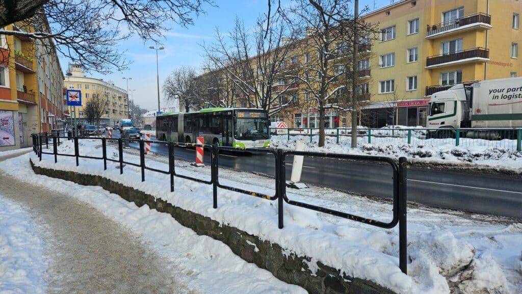 Przystanek po siedmiu latach walki. Kiedy zatrzymają się tu pierwsze autobusy? - W ruchliwej części Olsztyna powstaje nowy przystanek. Mieszkańcy dopięli swego
