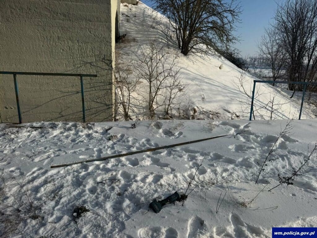 Jego wersja wydarzeń rozsypała się po kilku minutach. - Zuchwały 37-latek piłował barierki ochronne i pakował je do Passata