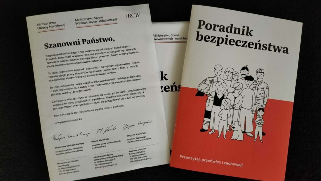 Tak władza dba o nasze bezpieczeństwo. Do skrzynek trafiła specjalna instrukcja. - Jak zabezpieczyć się na wypadek wojny i kryzysu? Rząd rozsyła do domów specjalny poradnik