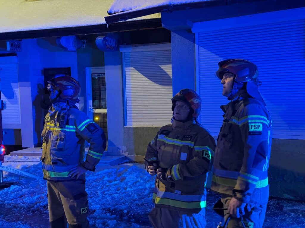 Zobaczcie, do czego doprowadziły fajerwerki w noc sylwestrową. - Feralny pokaz sztucznych ogni. Budynek sklepu stanął w ogniu