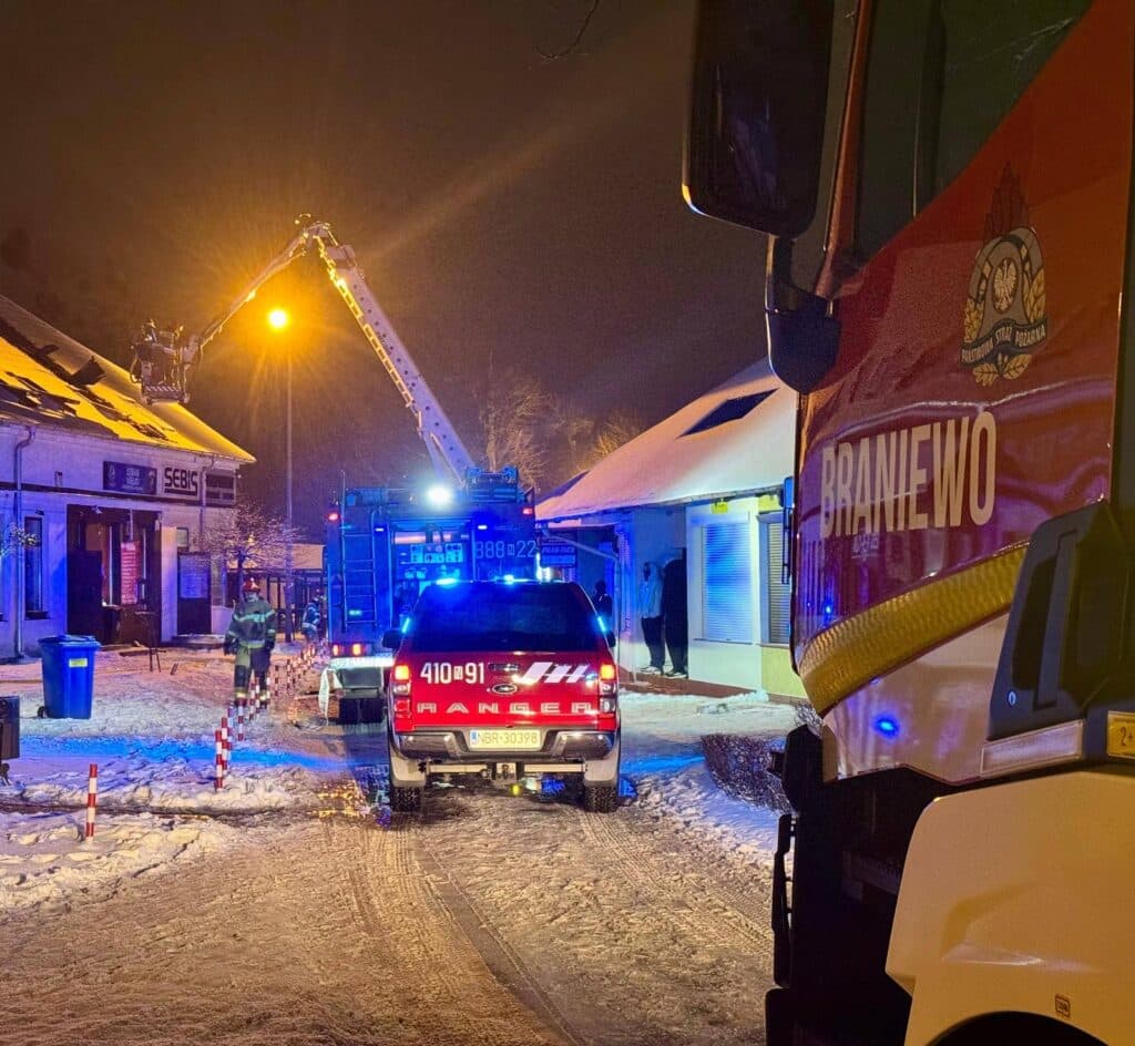 Zobaczcie, do czego doprowadziły fajerwerki w noc sylwestrową. - Feralny pokaz sztucznych ogni. Budynek sklepu stanął w ogniu