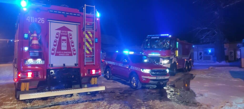 Zobaczcie, do czego doprowadziły fajerwerki w noc sylwestrową. - Feralny pokaz sztucznych ogni. Budynek sklepu stanął w ogniu