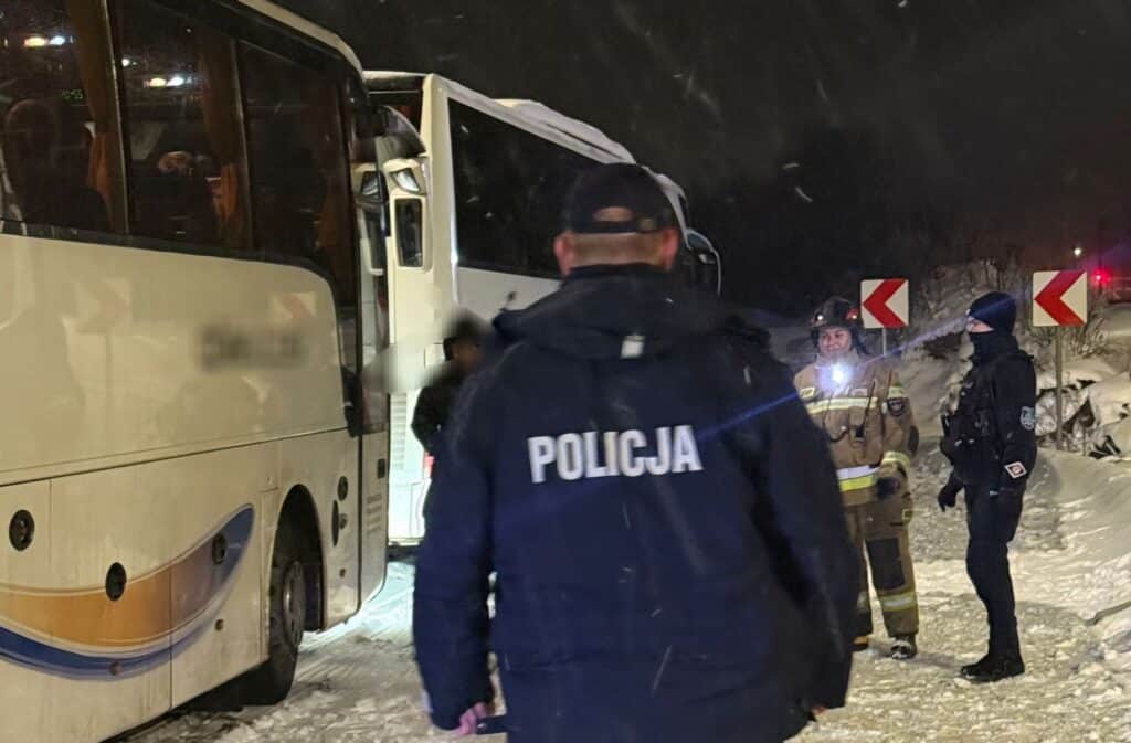 Dramatyczna akcja służb - Ewakuacja 180 pasażerów z pociągu na Mazurach