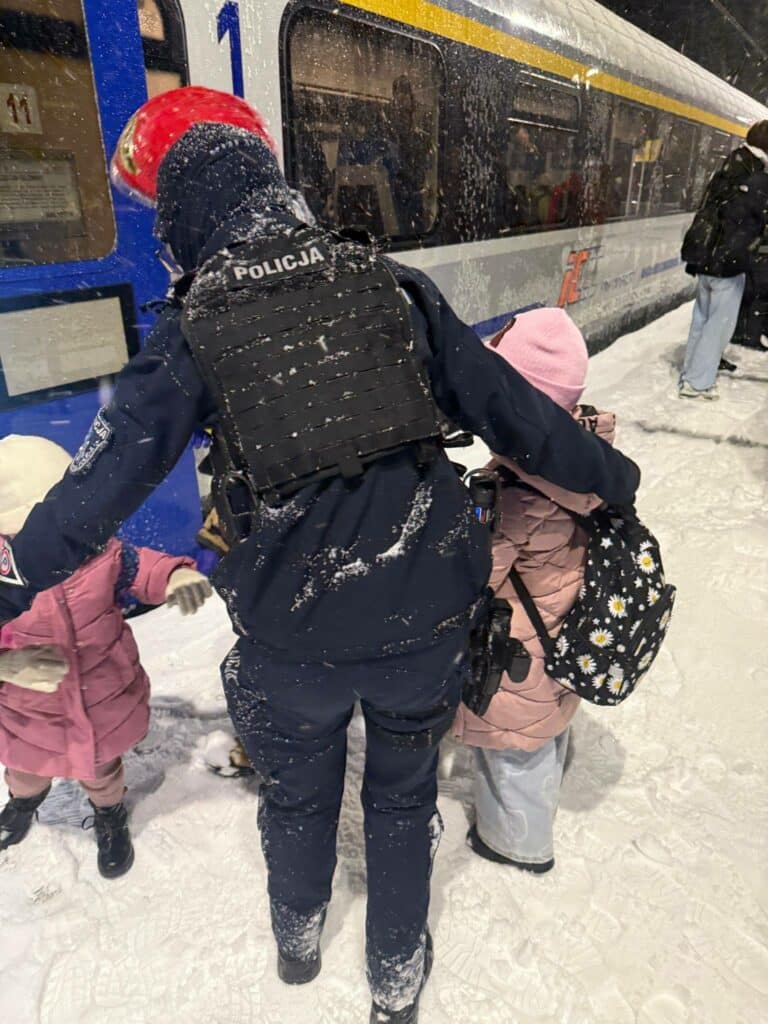 Dramatyczna akcja służb - Ewakuacja 180 pasażerów z pociągu na Mazurach