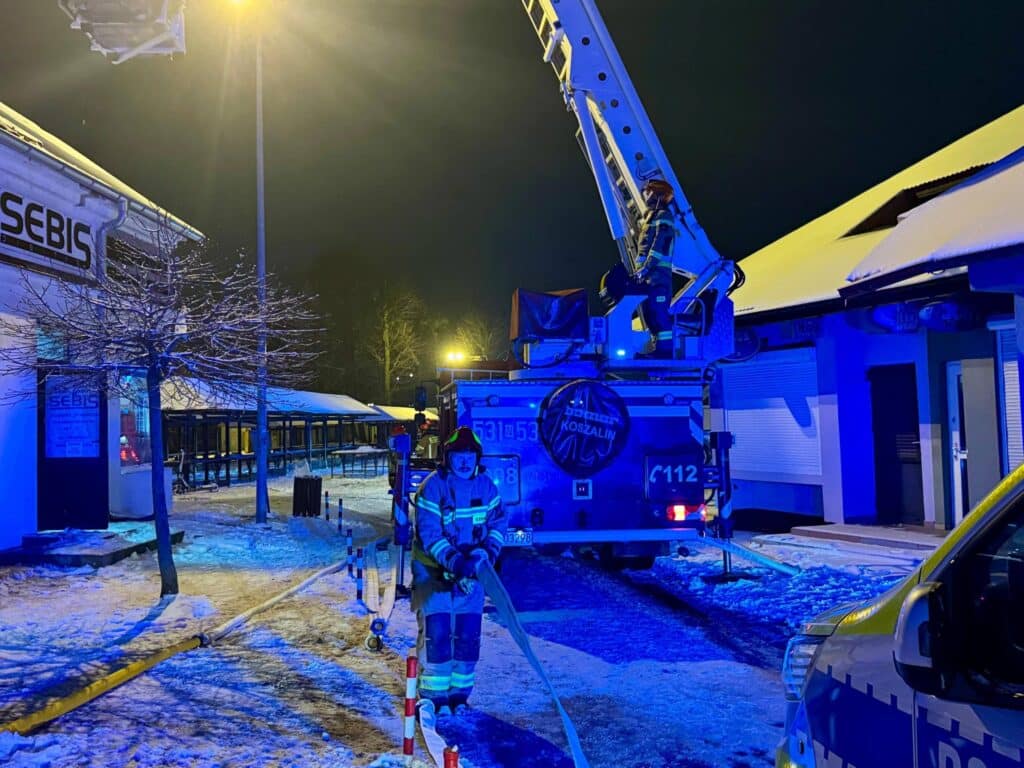 Zobaczcie, do czego doprowadziły fajerwerki w noc sylwestrową. - Feralny pokaz sztucznych ogni. Budynek sklepu stanął w ogniu