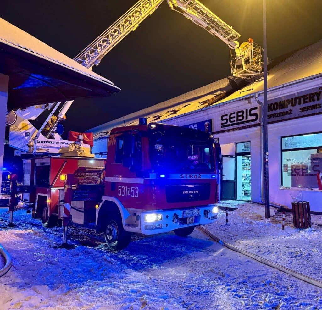 Zobaczcie, do czego doprowadziły fajerwerki w noc sylwestrową. - Feralny pokaz sztucznych ogni. Budynek sklepu stanął w ogniu